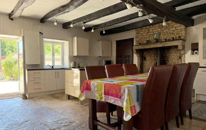 Maison CIVRAY (86400)  240 m2 249 950 € 