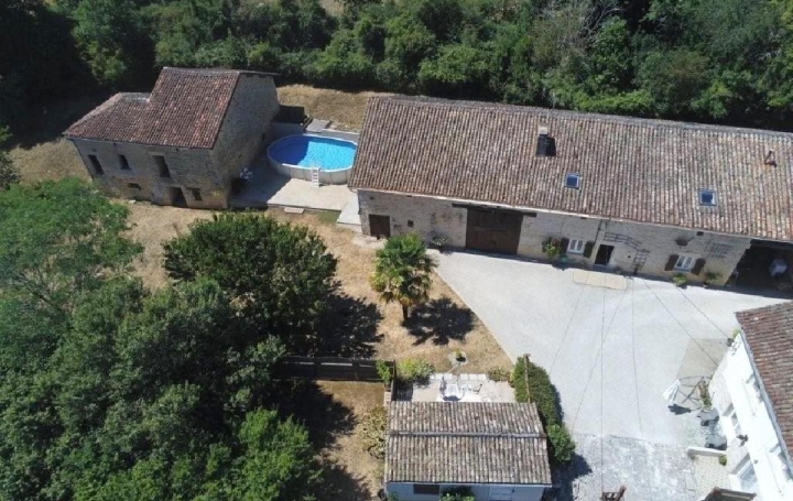 Maison CIVRAY (86400)  240 m2 249 950 € 