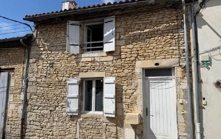 Maison RUFFEC (16700)  99 m2 110 000 € 