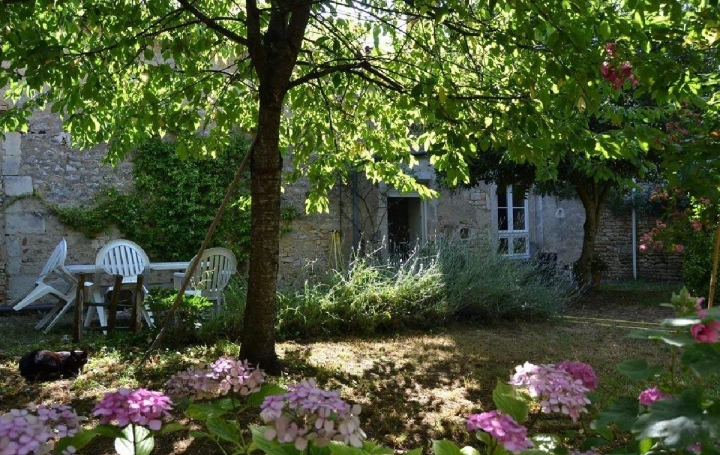 Maison RUFFEC (16700)  99 m2 110 000 € 