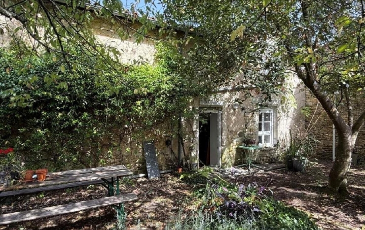 Maison RUFFEC (16700)  99 m2 110 000 € 