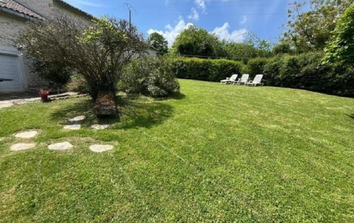 Maison VILLEFAGNAN (16240)  228 m2 253 950 € 