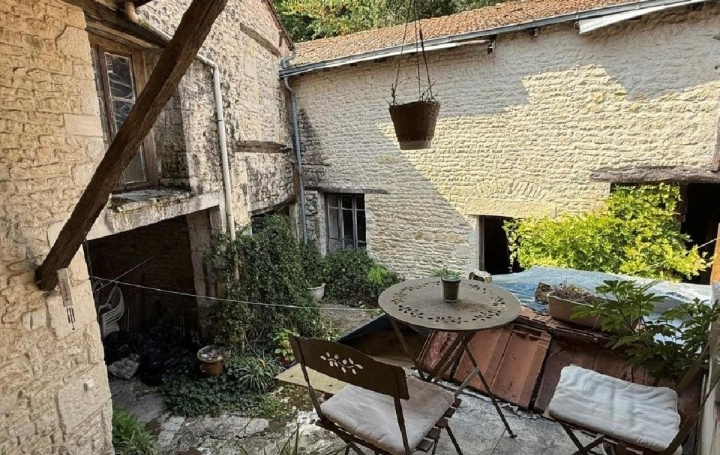 Maison RUFFEC (16700)  103 m2 75 000 € 