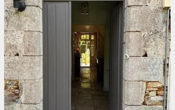 Maison COUHE (86700)  230 m2 331 575 € 