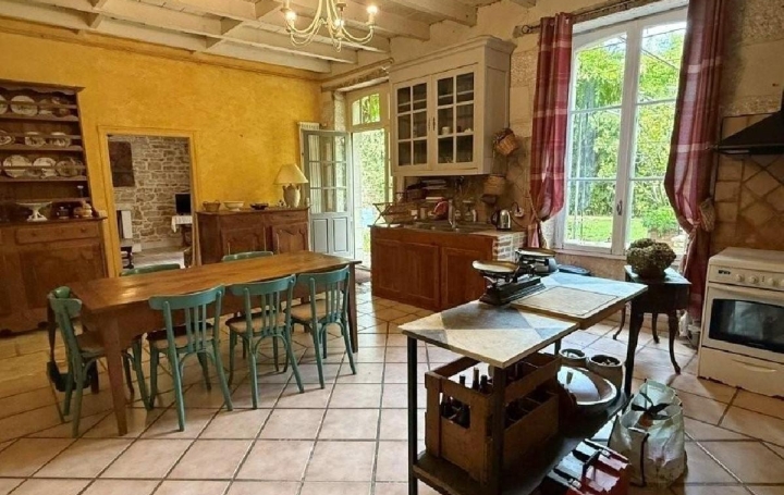 Maison COUHE (86700)  230 m2 331 575 € 