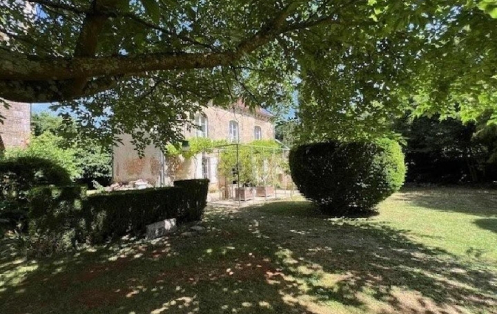 Maison COUHE (86700)  230 m2 249 950 € 