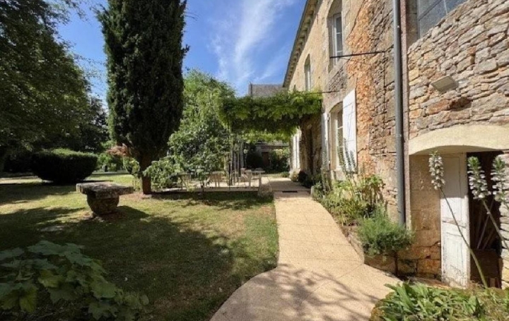 Maison COUHE (86700)  230 m2 249 950 € 