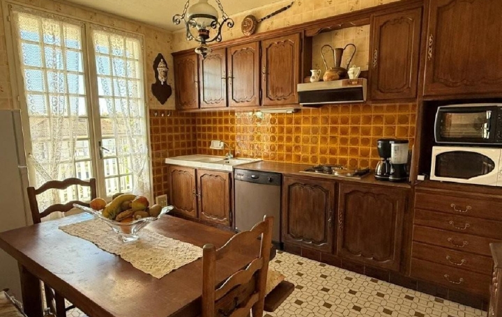 Maison RUFFEC (16700)  85 m2 107 500 € 