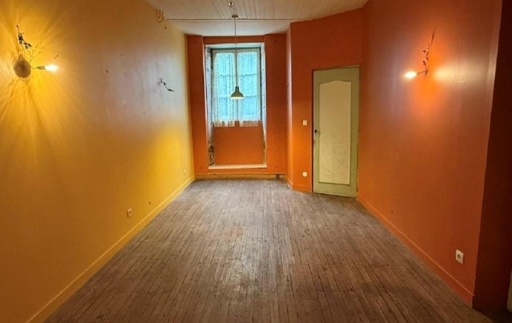 Maison RUFFEC (16700)  95 m2 74 500 € 