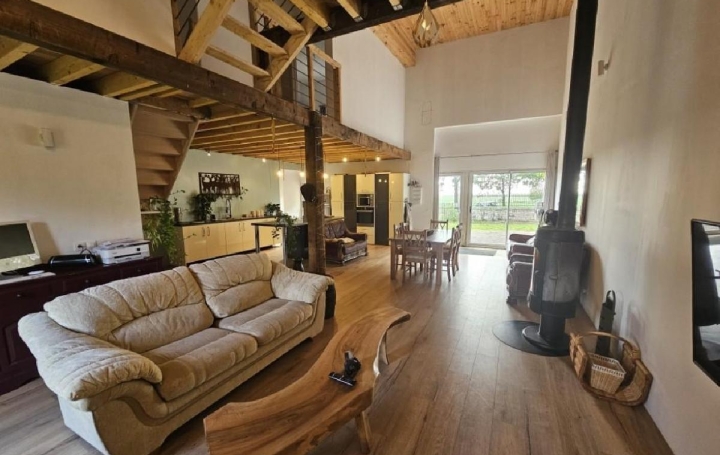 Maison AUNAC (16460)  224 m2 265 950 € 