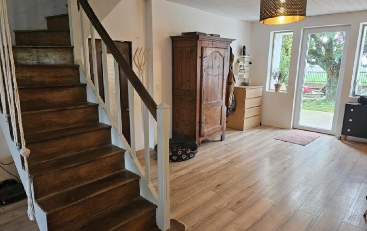 Maison AUNAC (16460)  224 m2 265 950 € 