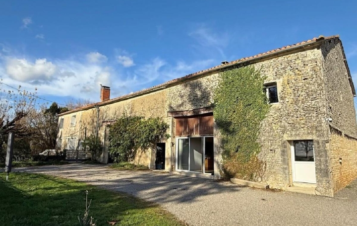 Maison AUNAC (16460)  224 m2 265 950 € 