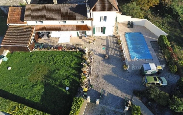 Maison / Villa MANSLE (16230) 141 m<sup>2</sup> 234 000 € 