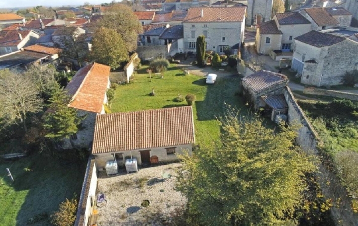Maison AIGRE (16140)  495 m2 399 950 € 