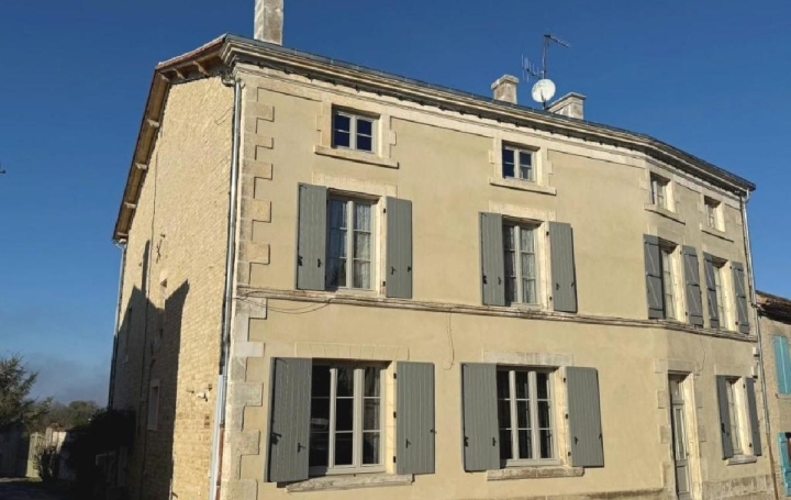 Maison AIGRE (16140)  495 m2 385 500 € 