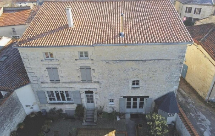 Maison AIGRE (16140)  495 m2 385 500 € 