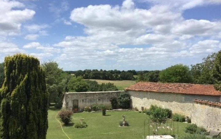 Maison AIGRE (16140)  495 m2 385 500 € 