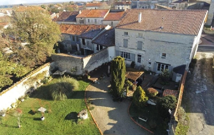 Maison AIGRE (16140)  495 m2 385 500 € 