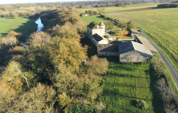 Maison CIVRAY (86400)  258 m2 473 500 € 