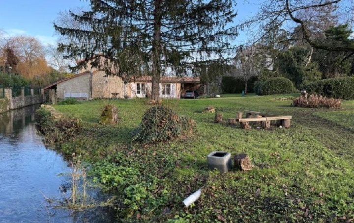 Maison RUFFEC (16700)  106 m2 336 800 € 