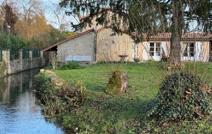 Maison RUFFEC (16700)  106 m2 336 800 € 