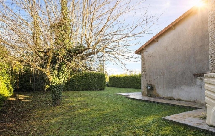 Maison RUFFEC (16700)  192 m2 149 000 € 