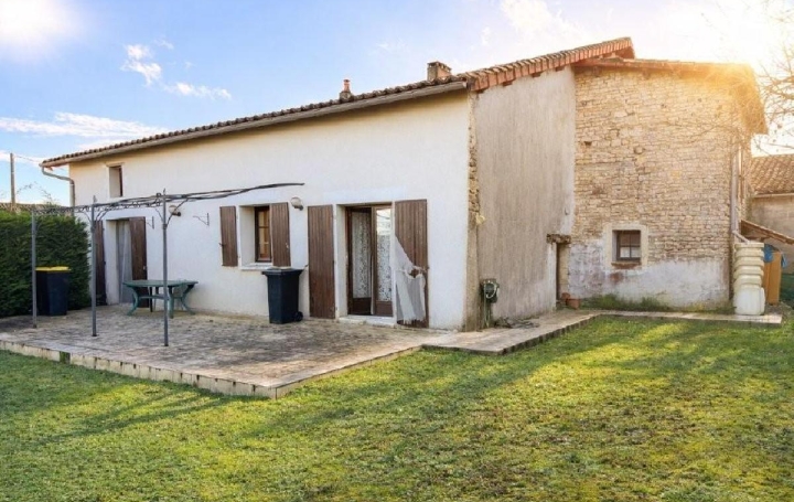 Maison RUFFEC (16700)  192 m2 149 000 € 