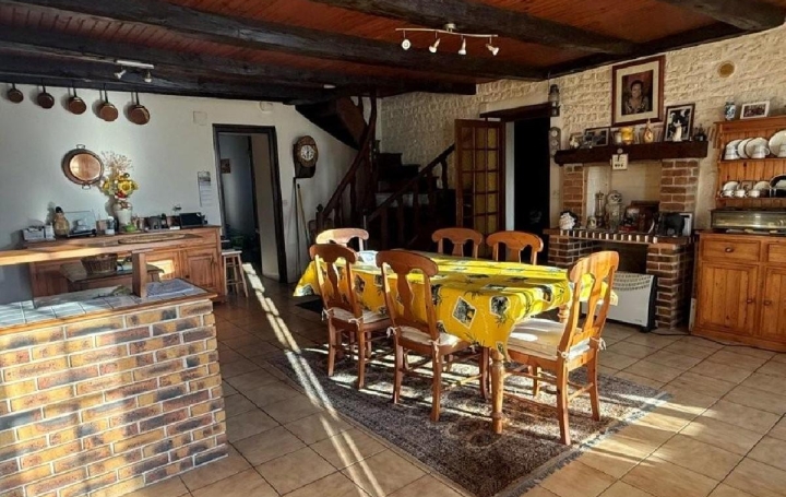 Maison RUFFEC (16700)  192 m2 149 000 € 