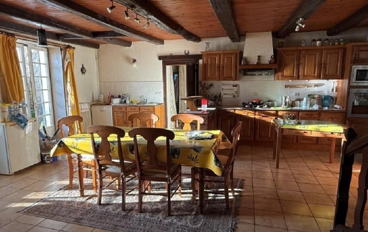 Maison RUFFEC (16700)  192 m2 149 000 € 
