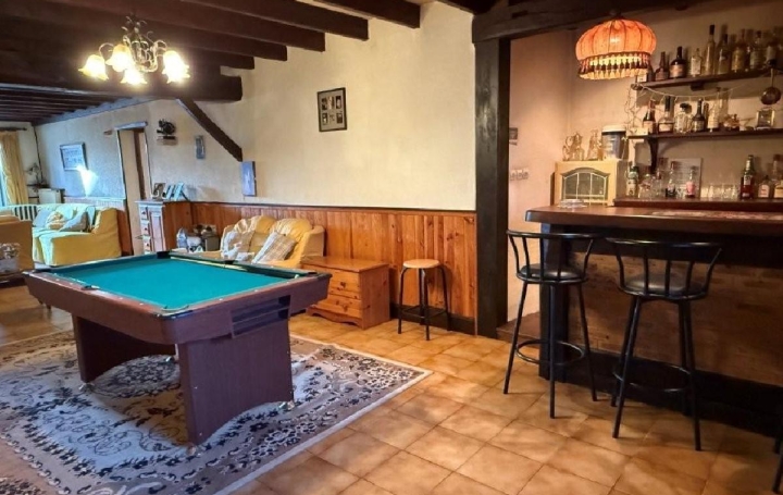 Maison RUFFEC (16700)  192 m2 149 000 € 