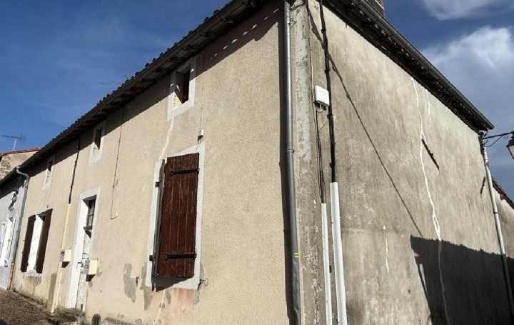 Maison RUFFEC (16700)  76 m2 99 950 € 