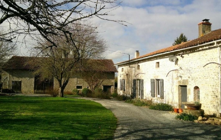 Maison CIVRAY (86400)  172 m2 276 500 € 