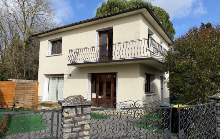 Maison RUFFEC (16700)  100 m2 143 225 € 