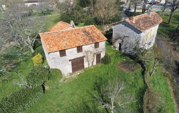 Maison AUNAC (16460)  146 m2 175 500 € 