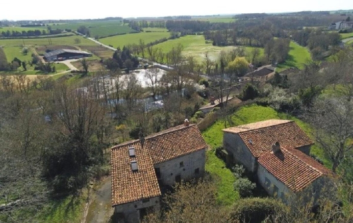 Maison AUNAC (16460)  146 m2 175 500 € 