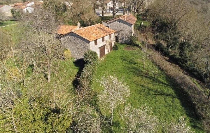 Maison AUNAC (16460)  146 m2 175 500 € 