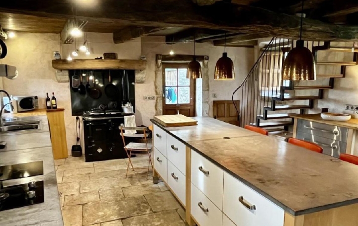 Maison AUNAC (16460)  146 m2 175 500 € 