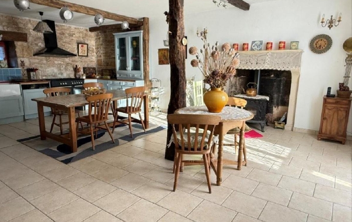 Maison SAUZE-VAUSSAIS (79190)  155 m2 145 160 € 