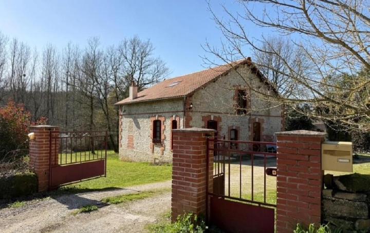 Maison NANTEUIL-EN-VALLEE (16700)  172 m2 315 785 € 