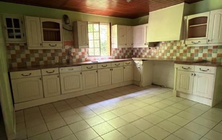 Maison NANTEUIL-EN-VALLEE (16700)  93 m2 86 000 € 