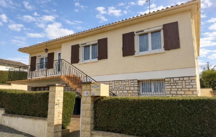 Maison RUFFEC (16700)  111 m2 148 925 € 