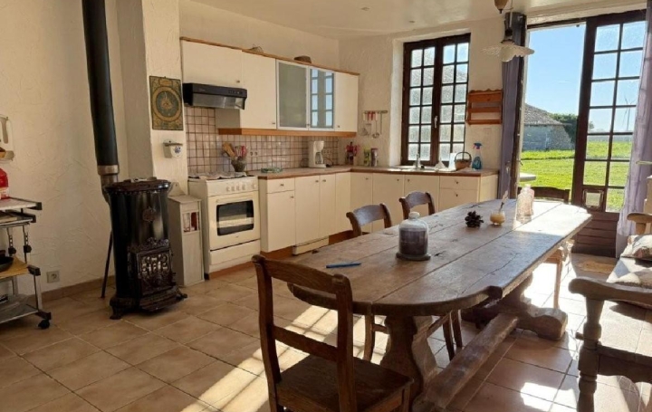 Maison CIVRAY (86400)  149 m2 123 650 € 