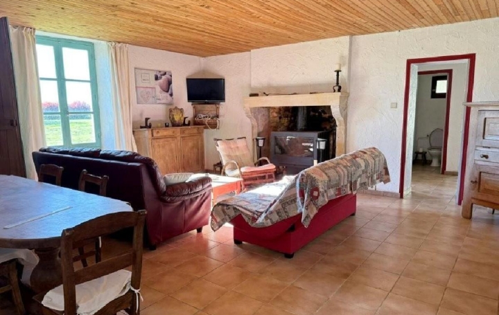 Maison CIVRAY (86400)  149 m2 123 650 € 