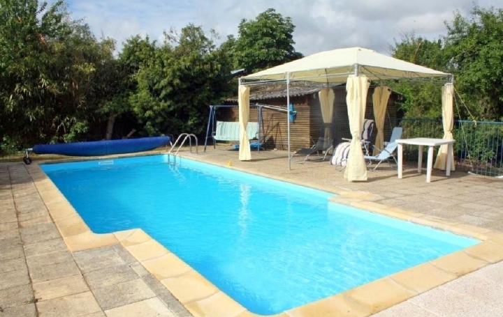 Maison NANTEUIL-EN-VALLEE (16700)  125 m2 170 200 € 
