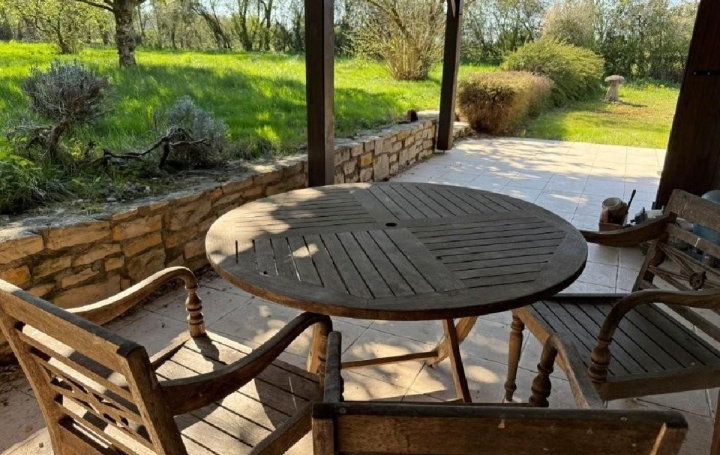 Maison CIVRAY (86400)  139 m2 129 000 € 