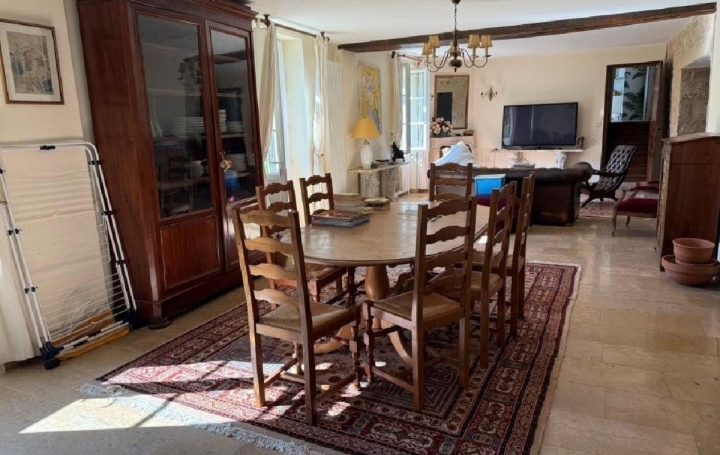 Maison RUFFEC (16700)  207 m2 234 000 € 