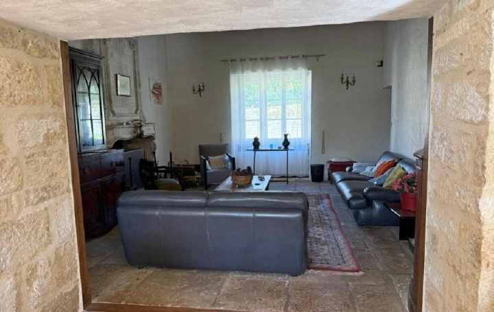 Maison RUFFEC (16700)  207 m2 234 000 € 