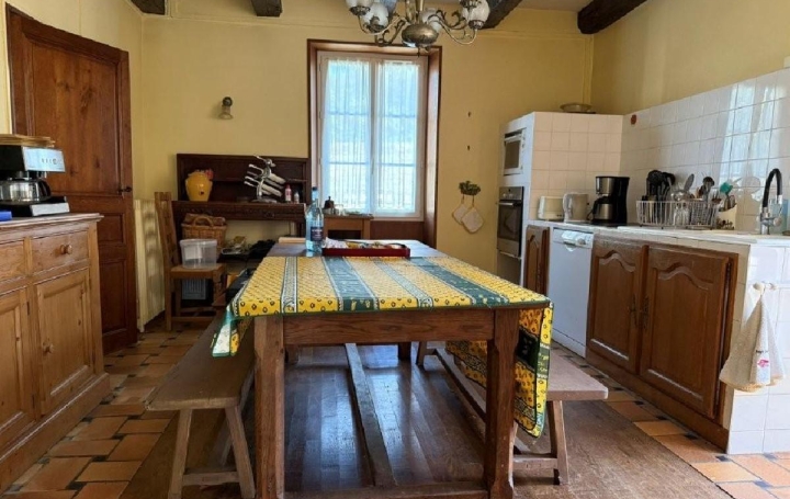 Maison RUFFEC (16700)  207 m2 234 000 € 