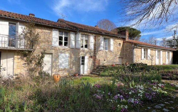 Maison RUFFEC (16700)  207 m2 234 000 € 