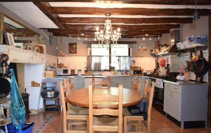 Maison MANSLE (16230)  178 m2 223 400 € 